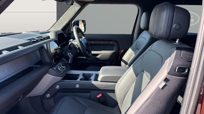 Land Rover Defender 5.0 P525 V8 90 Edition 3dr Auto Petrol Estate - Image 3